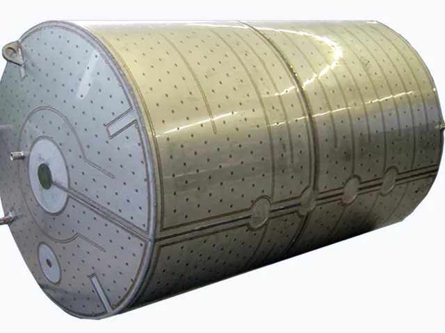 Dimple-Plate-Jacket-Process Tank The image shows a process tank with a dimple plate jacket featuring evenly spaced dimples for efficient heating or cooling.